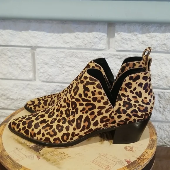 Dolce Vita Animal Print V side Bootie Size 10 fits like 9.5 - Picture 3 of 16